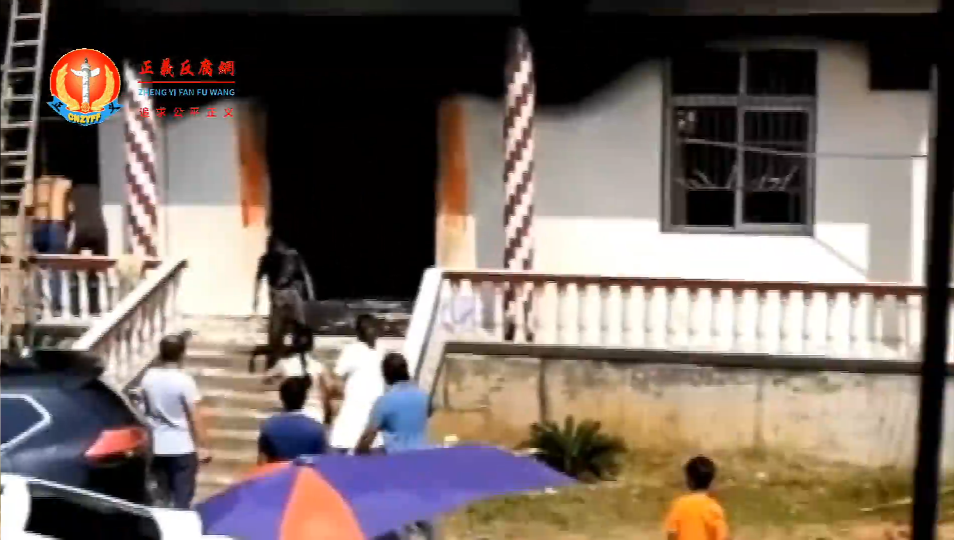 10月1日,湖北黄冈市浠水县巴河镇长征村老村支书在家举办七十大寿发生一起纵火,其中被烧伤的村民。.png 10月1日,湖北黄冈市浠水县巴河镇长征村老村支书在家举办七十大寿发生一起纵火,其中被烧伤的村民。.png