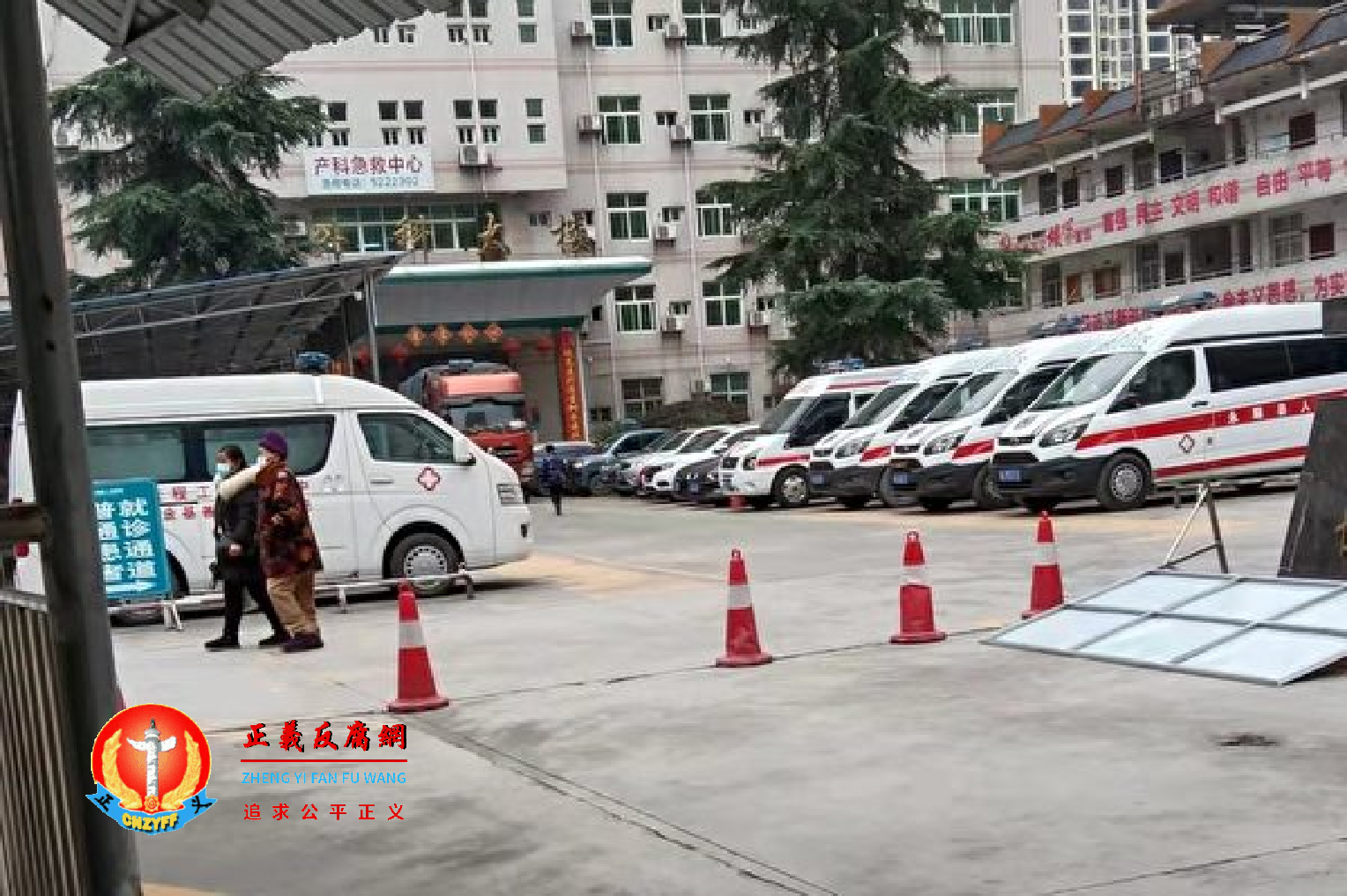 湖南公民程晓峰、欧阳经华等人2021年12月25日凌晨来到用顺县医院寻找湘西女教师李田田。.png 湖南公民程晓峰、欧阳经华等人2021年12月25日凌晨来到用顺县医院寻找湘西女教师李田田。.png