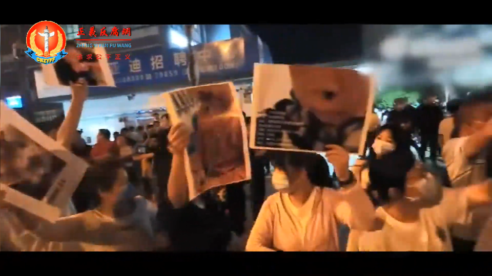 5月6日晚,有家长聚集在长沙比亚迪门前举起小孩近两个月内都出现流鼻血状况照片.png 5月6日晚,有家长聚集在长沙比亚迪门前举起小孩近两个月内都出现流鼻血状况照片.png