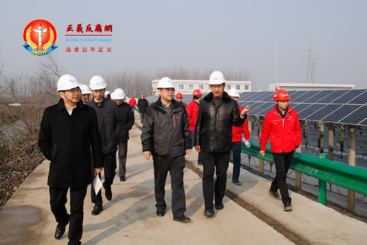 图为马鞍山市、含山县领导还与安徽省能源集团董事长张飞飞(前排右三)一行一行先后查看了运漕、褒禅山光伏发电项目现场。.png 图为马鞍山市、含山县领导还与安徽省能源集团董事长张飞飞(前排右三)一行一行先后查看了运漕、褒禅山光伏发电项目现场。.png