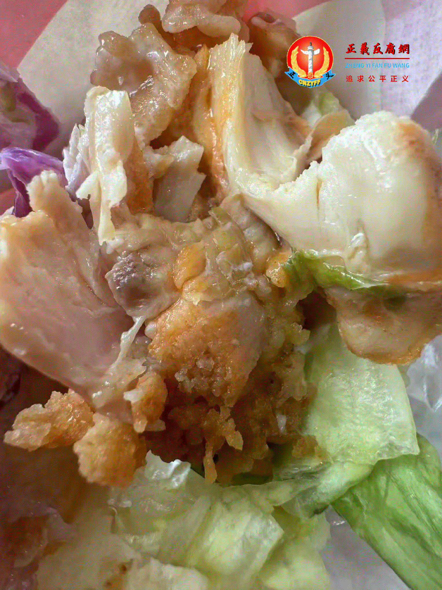 塔斯汀(济南天桥丹凤街店)被投诉吃出生肉的汉堡.gif 塔斯汀(济南天桥丹凤街店)被投诉吃出生肉的汉堡.gif